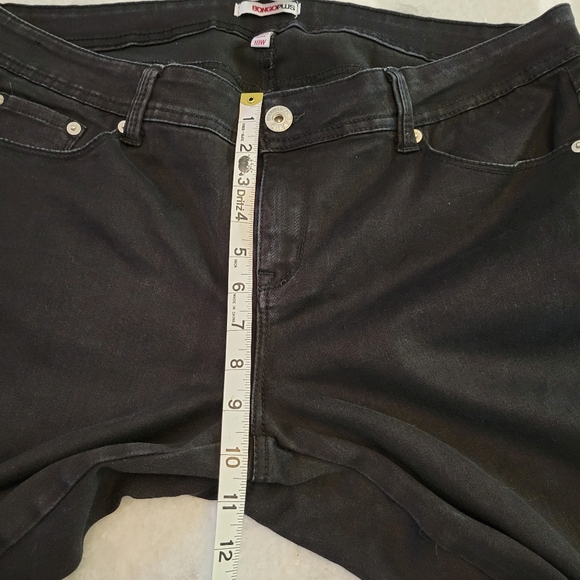 NWT BONGO PLUS SIZE 18W Mid Rise Black Skinny Jeans - Picture 8 of 11